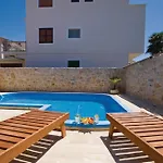 House With Pool And Whirlpool Sara Holiday home
