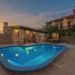 House With Pool And Whirlpool Sara