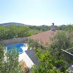 House With Pool And Whirlpool Sara Holiday home