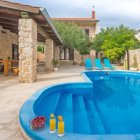House With Pool And Whirlpool Sara Holiday home *