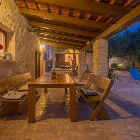 Holiday home House With Pool And Whirlpool Sara