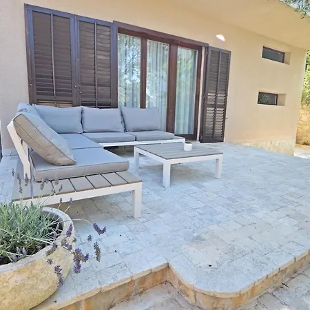 Holiday home Holiday House With Pool And Whirlpool Sara *