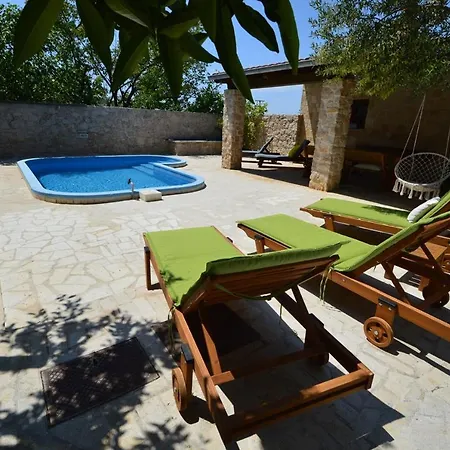 Holiday House With Pool And Whirlpool Sara
