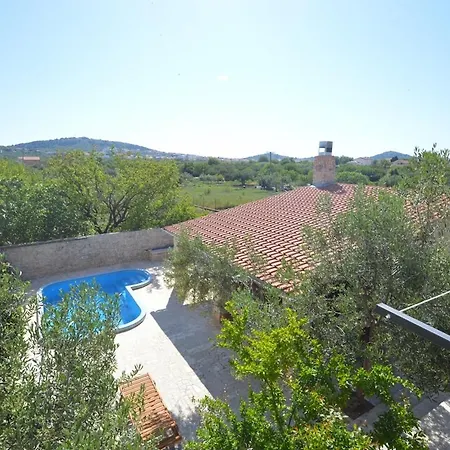 House With Pool And Whirlpool Sara Holiday home