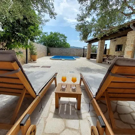 Holiday home House With Pool And Whirlpool Sara