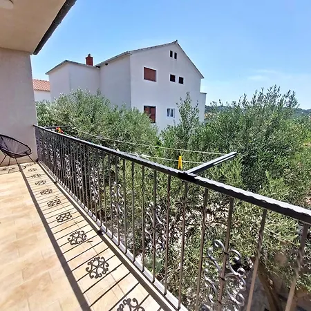 Holiday House With Pool And Whirlpool Sara Betina (Sibenik-Knin)