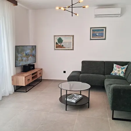 Holiday home House With Pool And Whirlpool Sara *